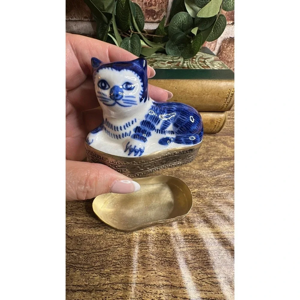 Vintage Chinoiserie-Style Blue and White Cat Trinket Box w/Embossed Metal Base